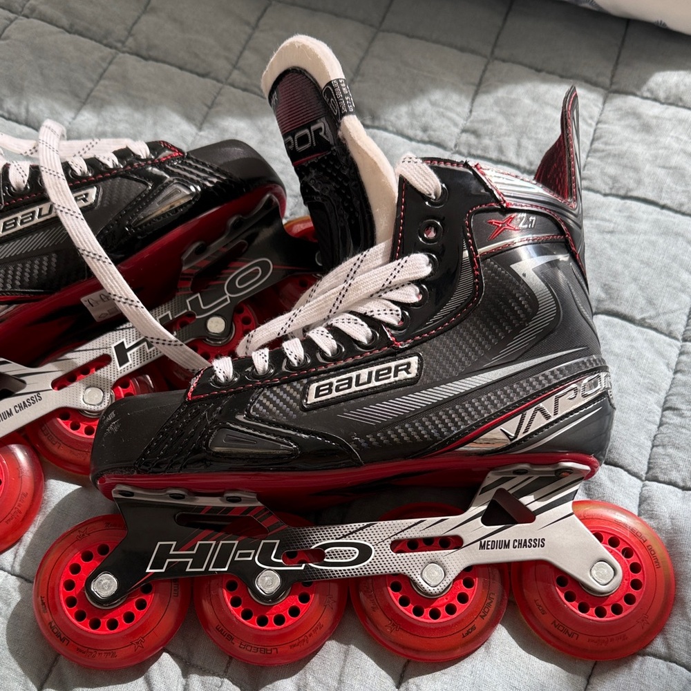 Bauer Vapor Skates with Red and Black Design